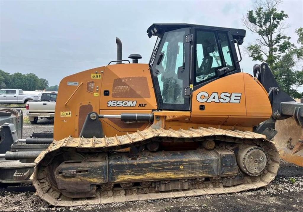 Case 1650M XLT
