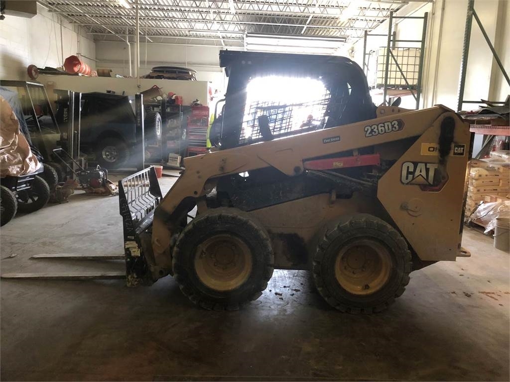 CAT 236D3