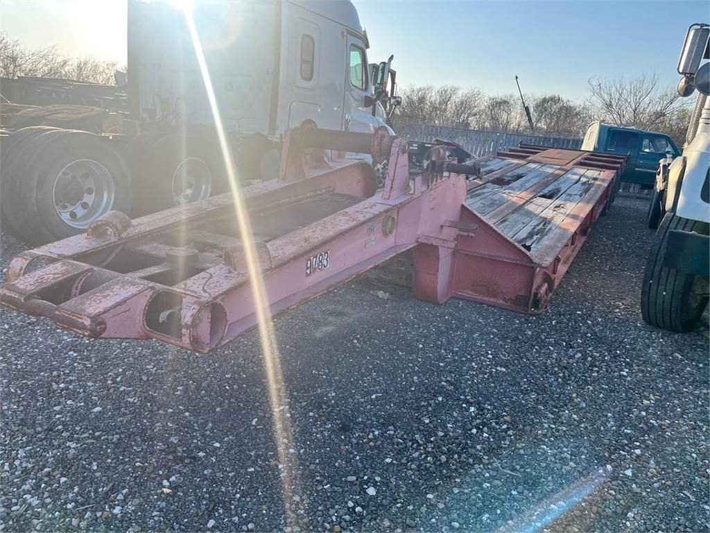 Lufkin 3 AXLE NARROW NECK OILFIELD LOWBOY