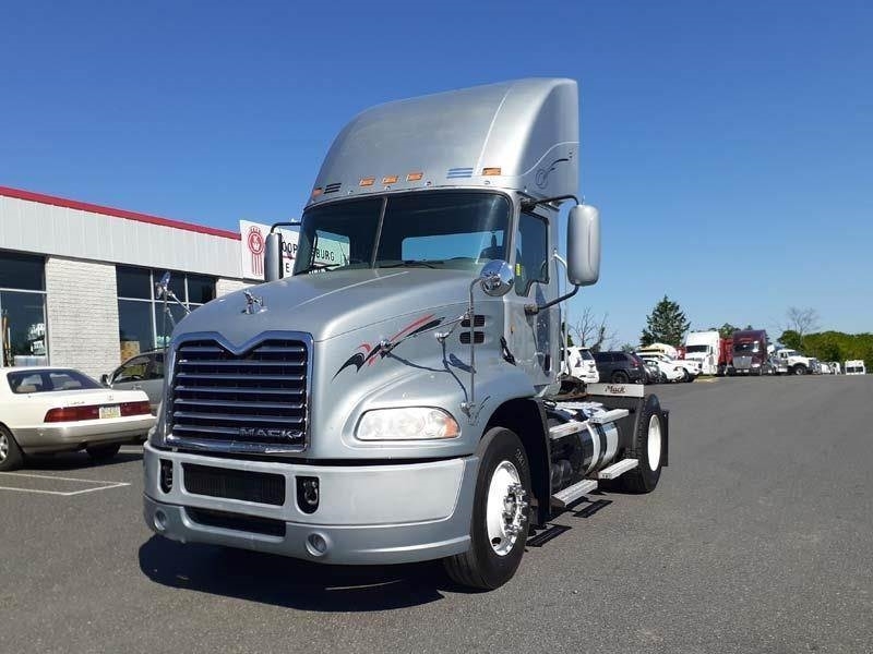 Mack Pinnacle CXU612