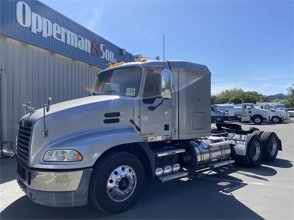 Mack Pinnacle CXU613