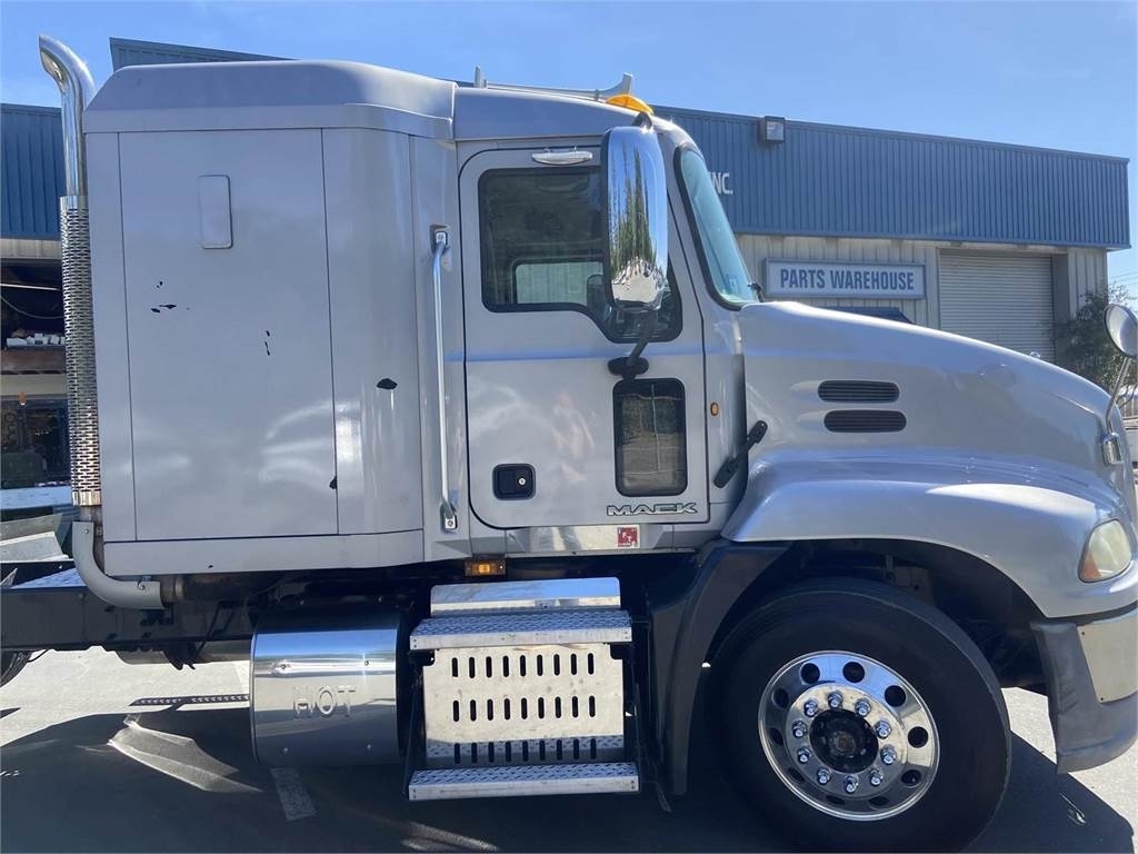 Mack Pinnacle CXU613