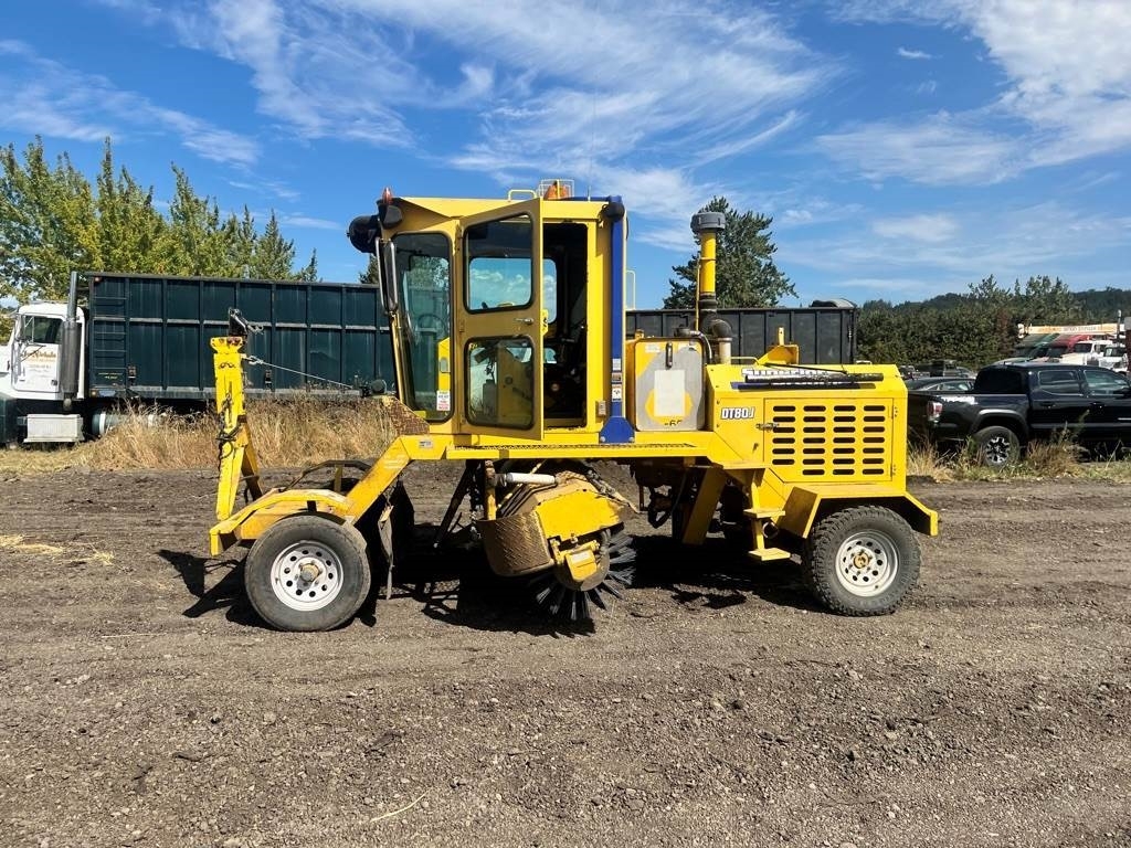 Superior Broom DT80J