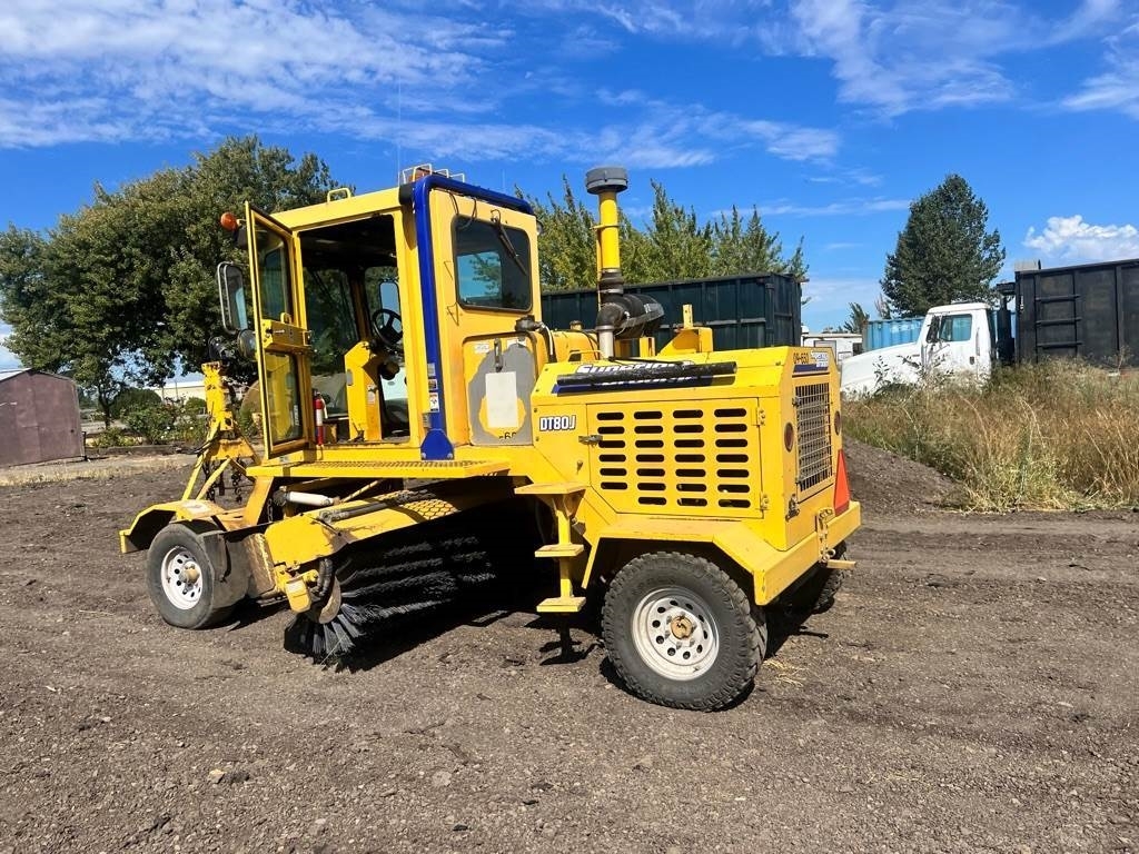 Superior Broom DT80J