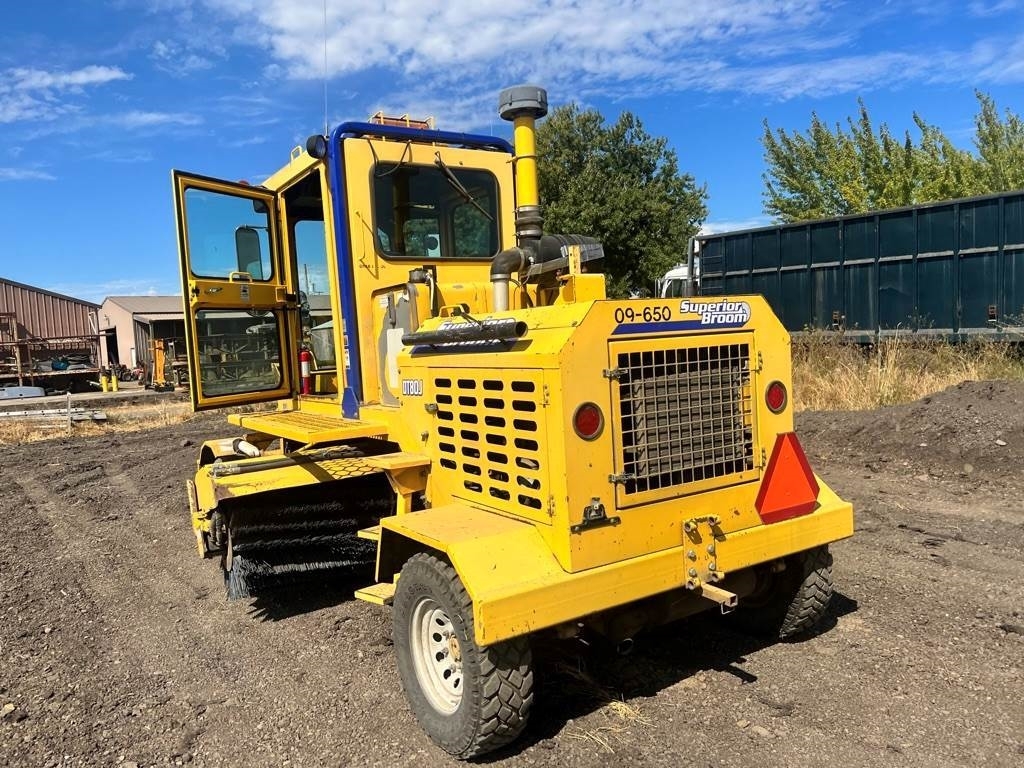 Superior Broom DT80J