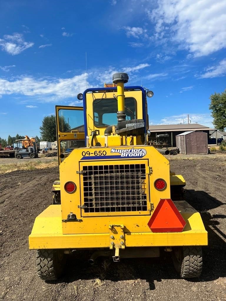 Superior Broom DT80J