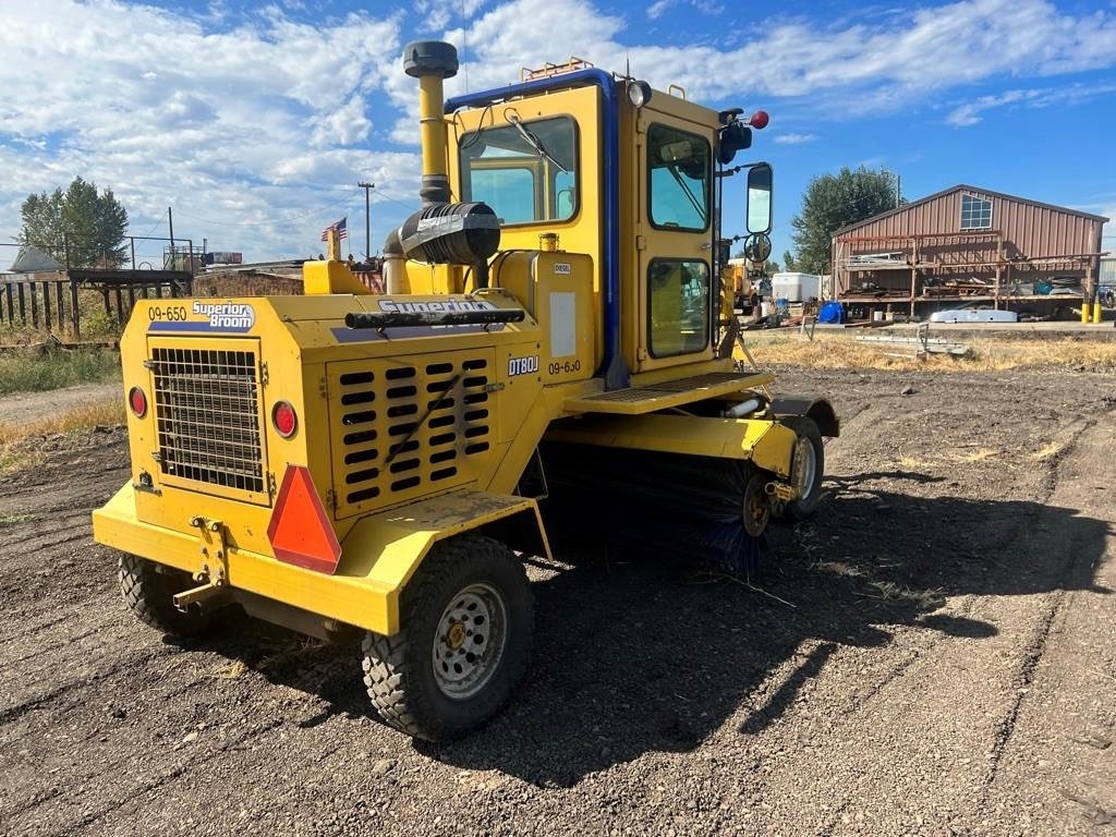 Superior Broom DT80J