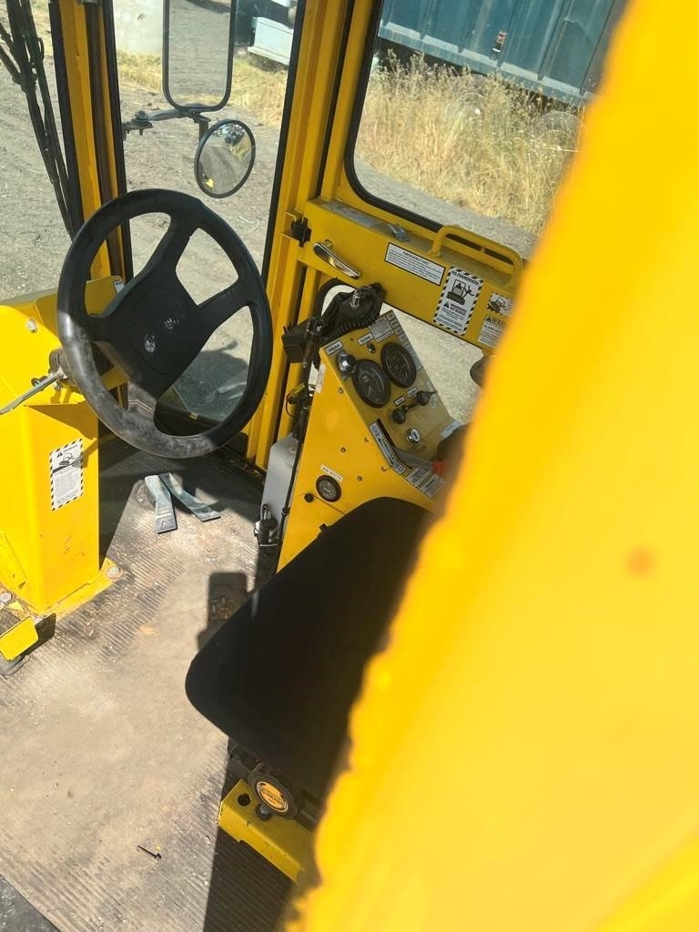 Superior Broom DT80J