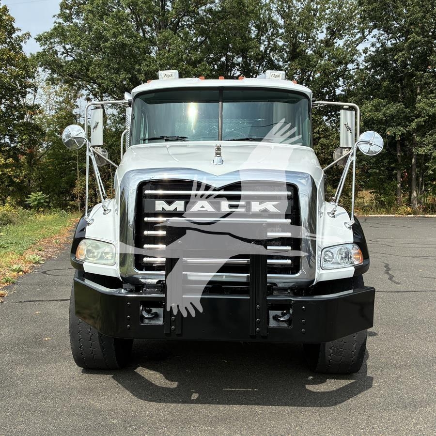 Mack GRANITE GU813