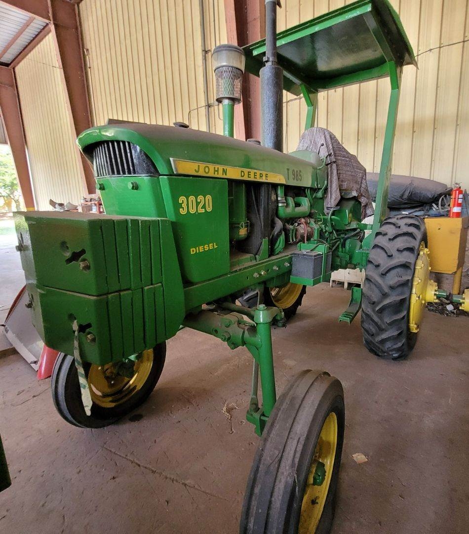 John Deere 3020
