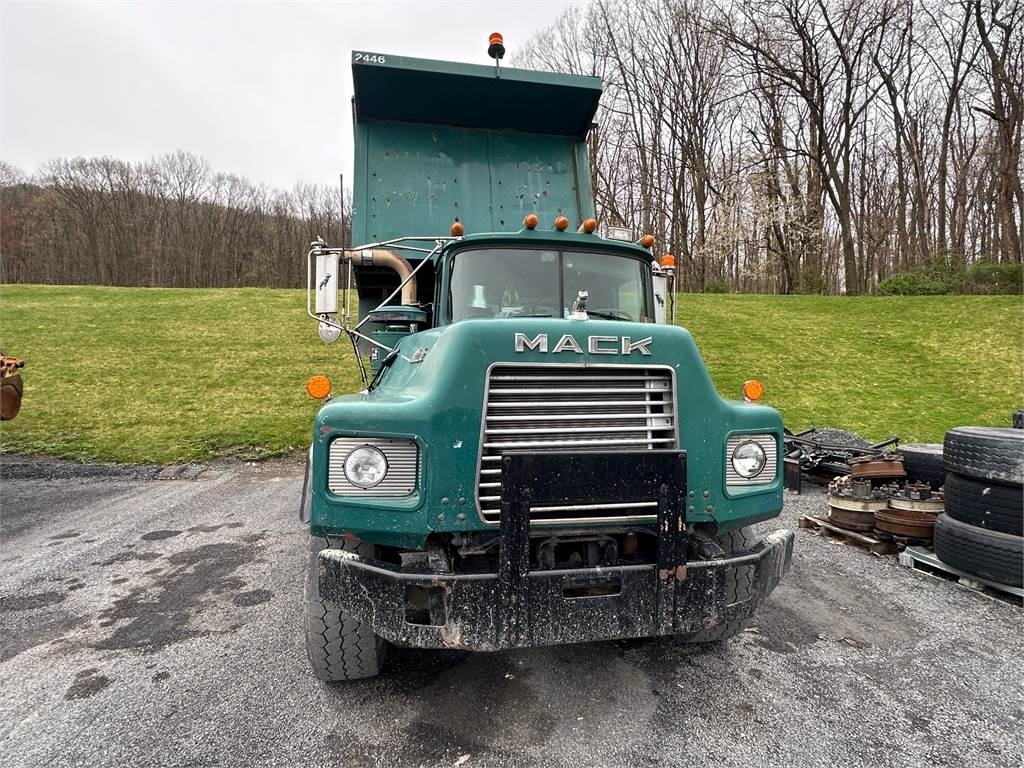 70s MACK TRUCK 貯金箱 70s MACK TRUCK 貯金箱 - メルカリ