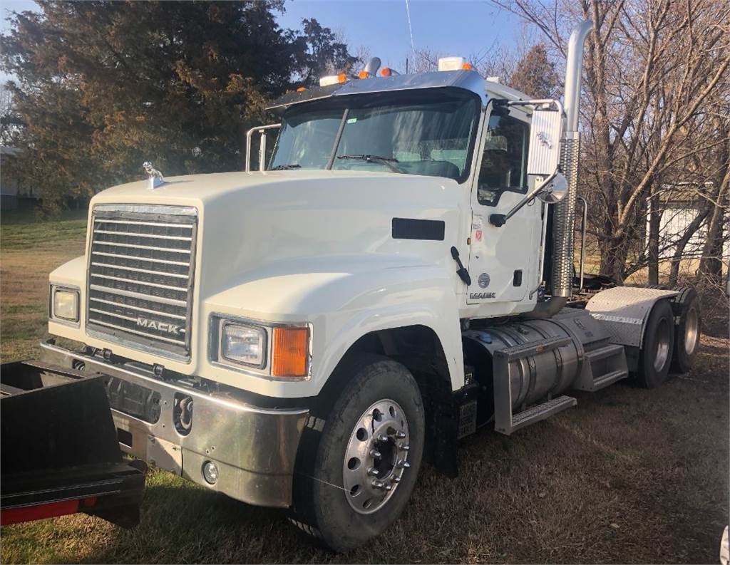 Mack PINNACLE CHU613