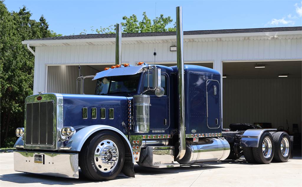 送料込み PETERBILT MODEL 379 トラクター・トレーラーセット アメリカの物流を担うピータービルトやケンワースの大型トラック