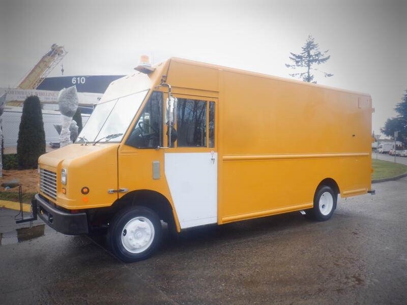 Freightliner MT45 Multistopvan 4X2 Camper foodtruck base for sale, Box truck,  12500 EUR - 7565775