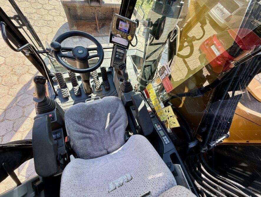 CAT M318F