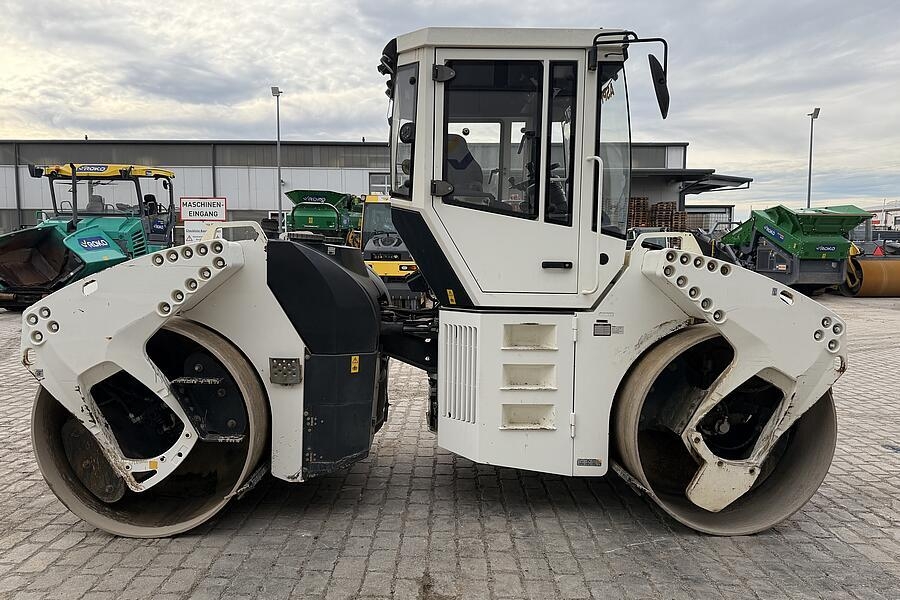 Bomag BW 203 AD-4 AM2