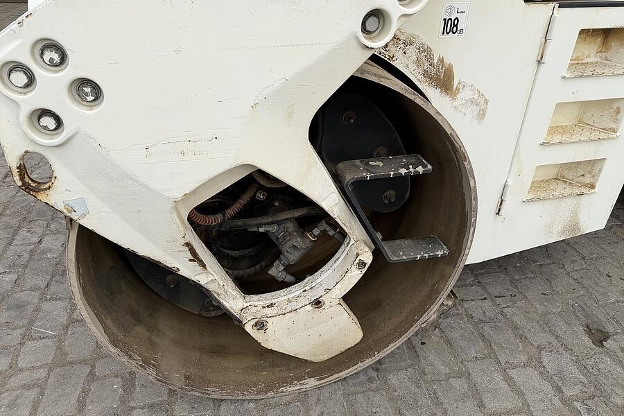 Bomag BW 203 AD-4 AM2