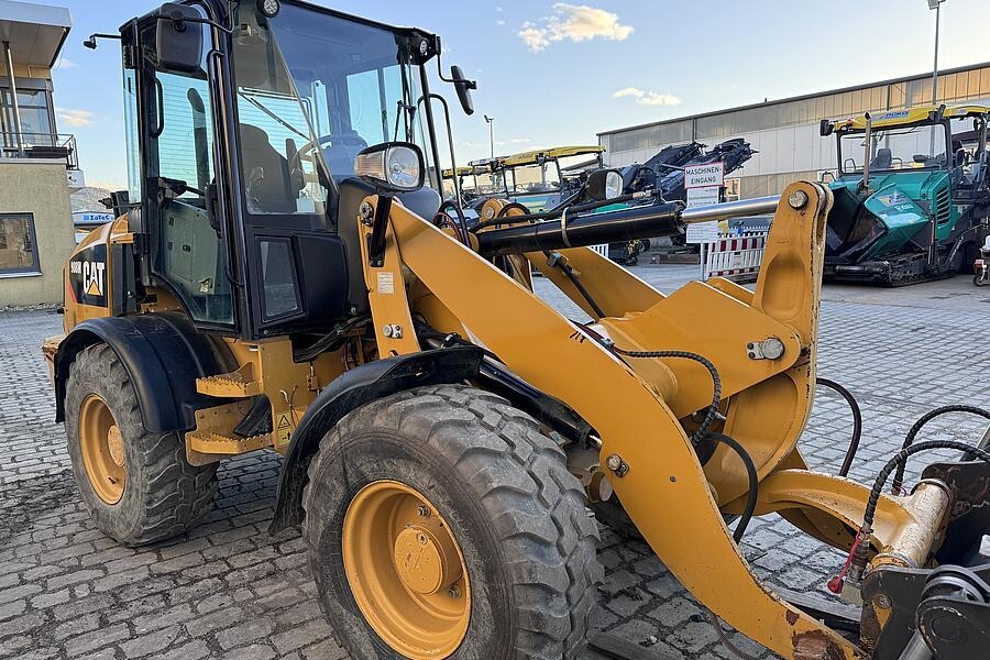 CAT 908 M