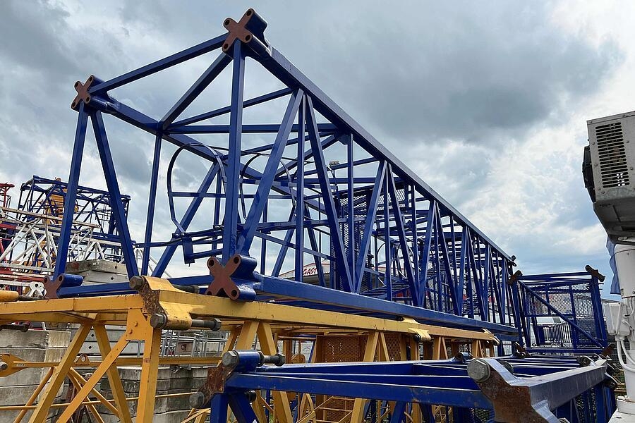 Liebherr verstärktes Grundturmstück 180HC 4/4, 12,42m, schr