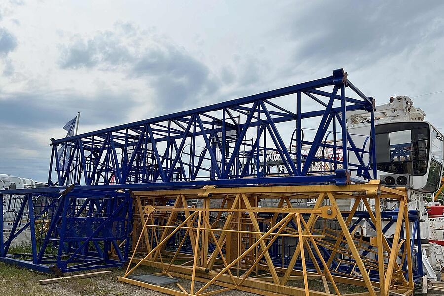 Liebherr verstärktes Grundturmstück 180HC 4/4, 12,42m, schr