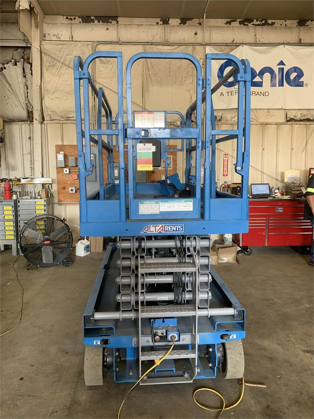 Genie GS3246 sn GS4615A137986 Scissor Lifts Construction