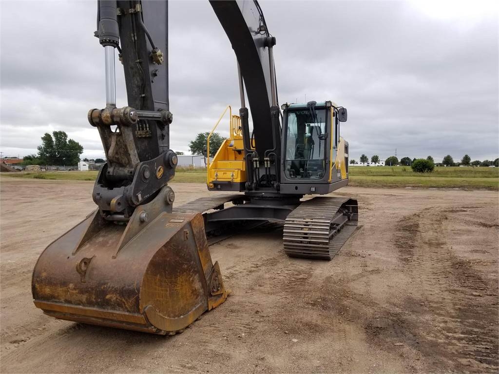 Volvo Excavator Wallpaper