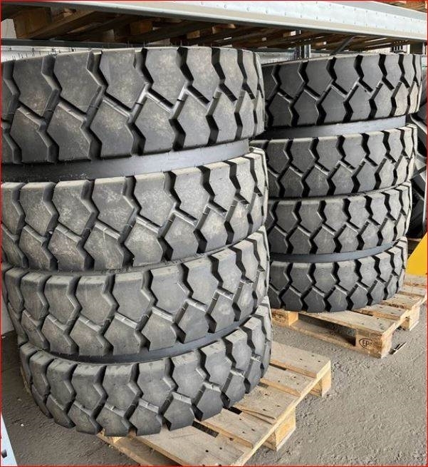 Trelleborg T-900 inkl fälg o stenskyddsringar, Tires, wheels and rims, Construction Equipment