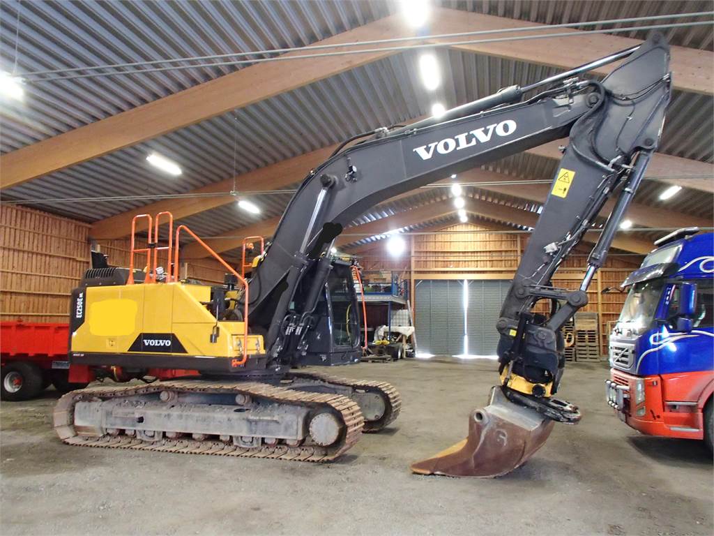 Volvo EC250ENL, Crawler Excavators, Construction Equipment