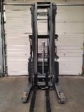 UniCarriers UMS200DTFVRE795, Reachtruck voor hoog niveau, Laden en lossen