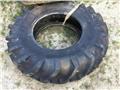  Tractor tyres 16.9 14 - 26 Pirelli £150 plus vat £、タイヤ、ホイル、リム
