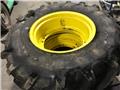John Deere 380, Tyres, wheels and rims