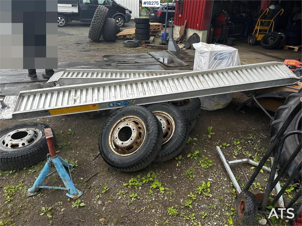 Mercedes-Benz Sprinter 516 w/driving bridges and HIAB crane.