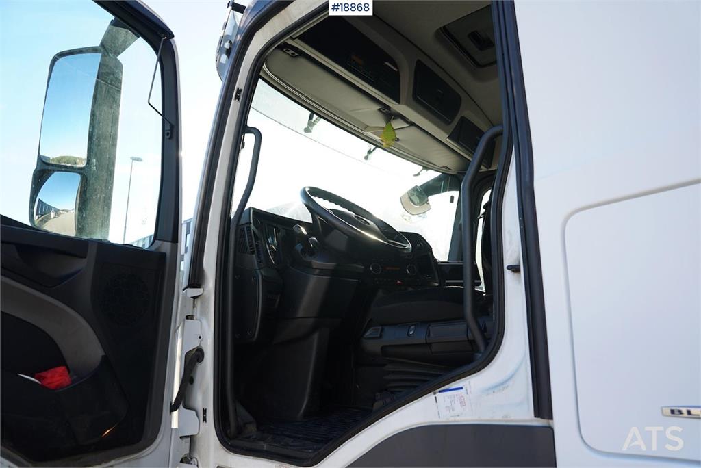 Mercedes-Benz Antos 1832 Box truck (distribution truck)