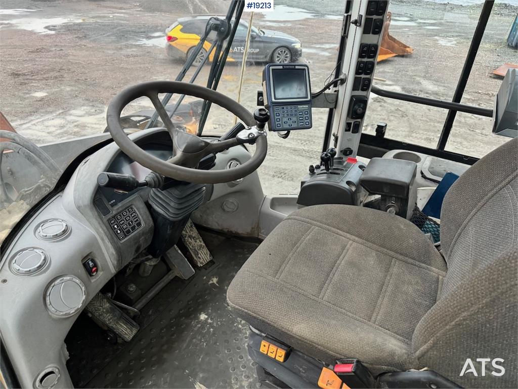 Volvo L220F Wheel loader w/ Bucket, scale and printer.