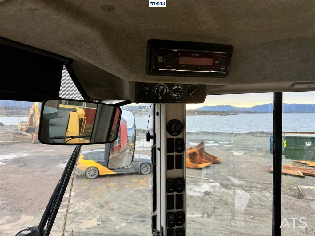 Volvo L220F Wheel loader w/ Bucket, scale and printer.