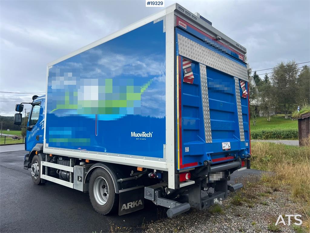 Volvo FL250 4x2 box truck w/ lift