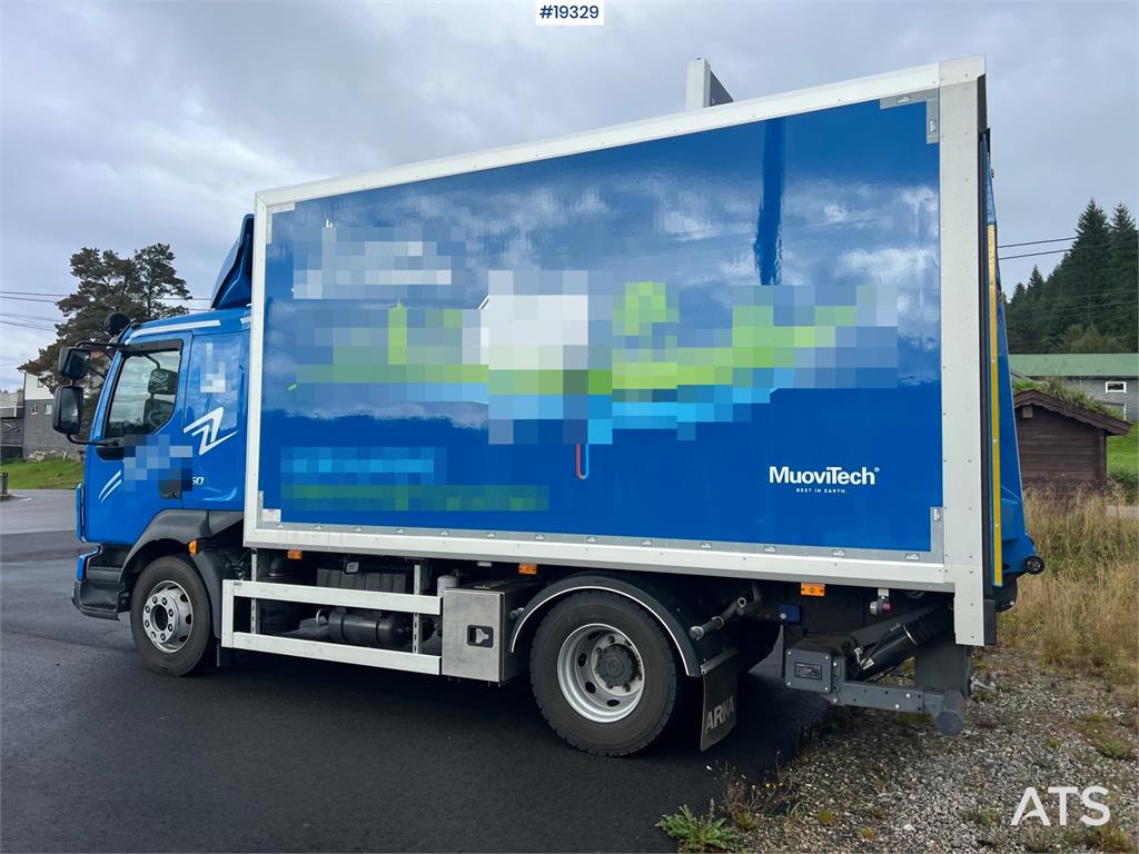 Volvo FL250 4x2 box truck w/ lift