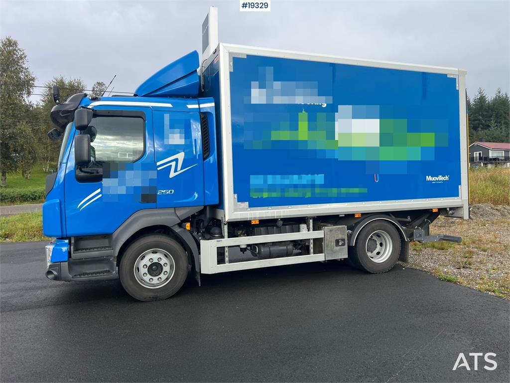 Volvo FL250 4x2 box truck w/ lift