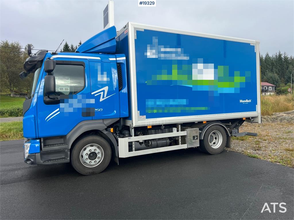 Volvo FL250 4x2 box truck w/ lift