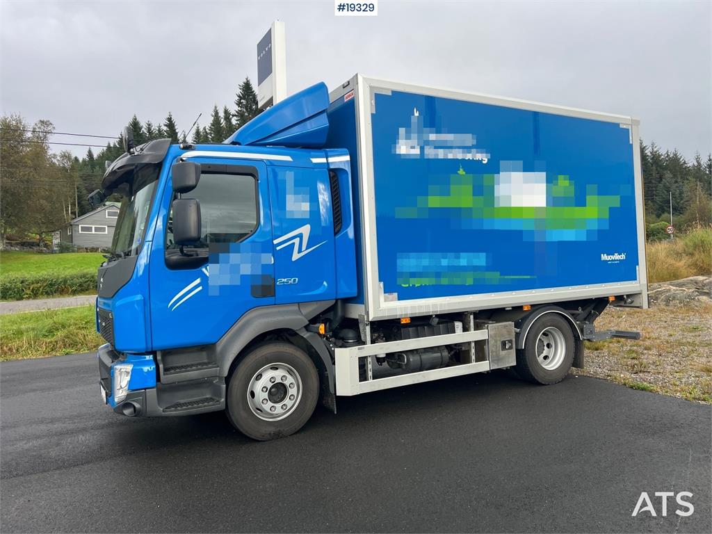 Volvo FL250 4x2 box truck w/ lift