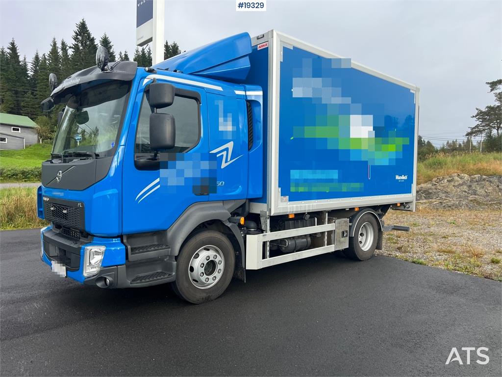 Volvo FL250 4x2 box truck w/ lift