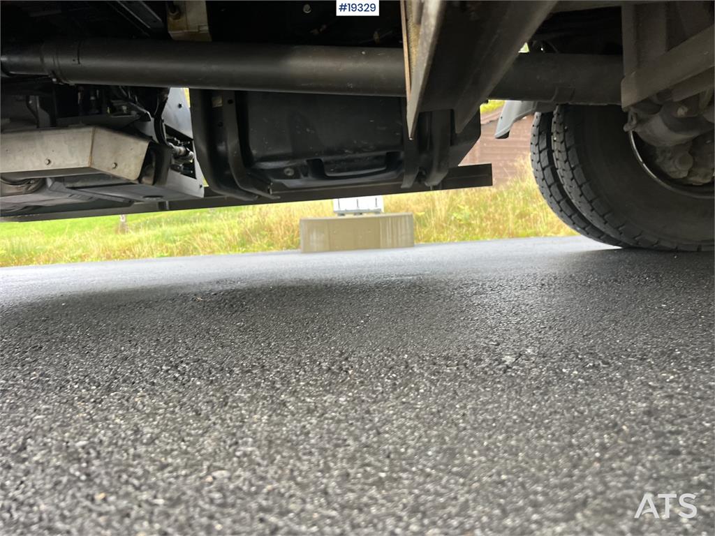 Volvo FL250 4x2 box truck w/ lift