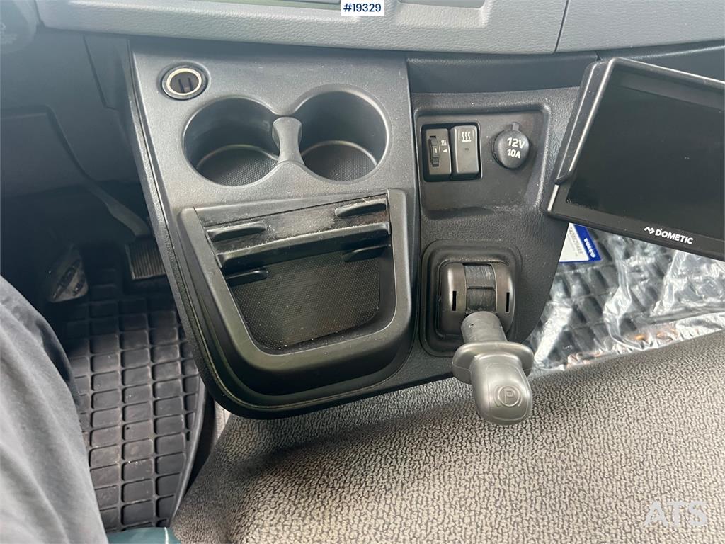 Volvo FL250 4x2 box truck w/ lift