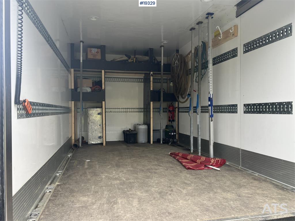 Volvo FL250 4x2 box truck w/ lift