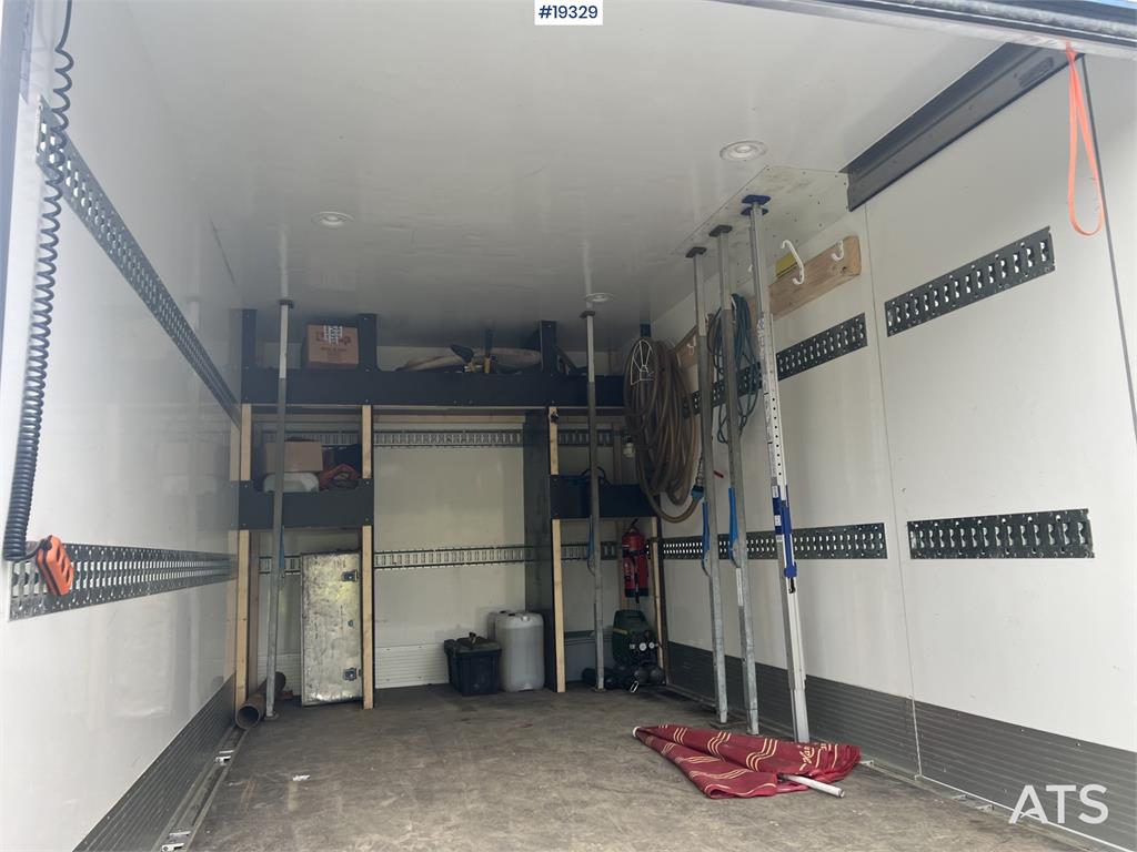 Volvo FL250 4x2 box truck w/ lift