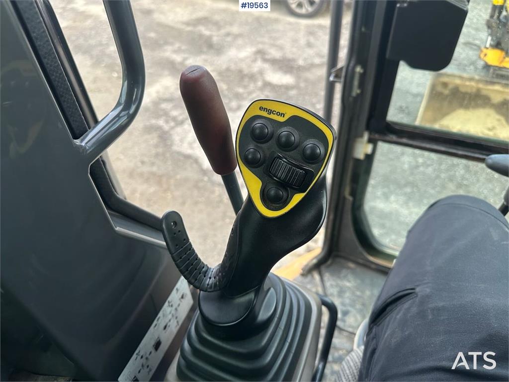 CASE CX50B excavator w/rototilt, hammer, grapple and 3