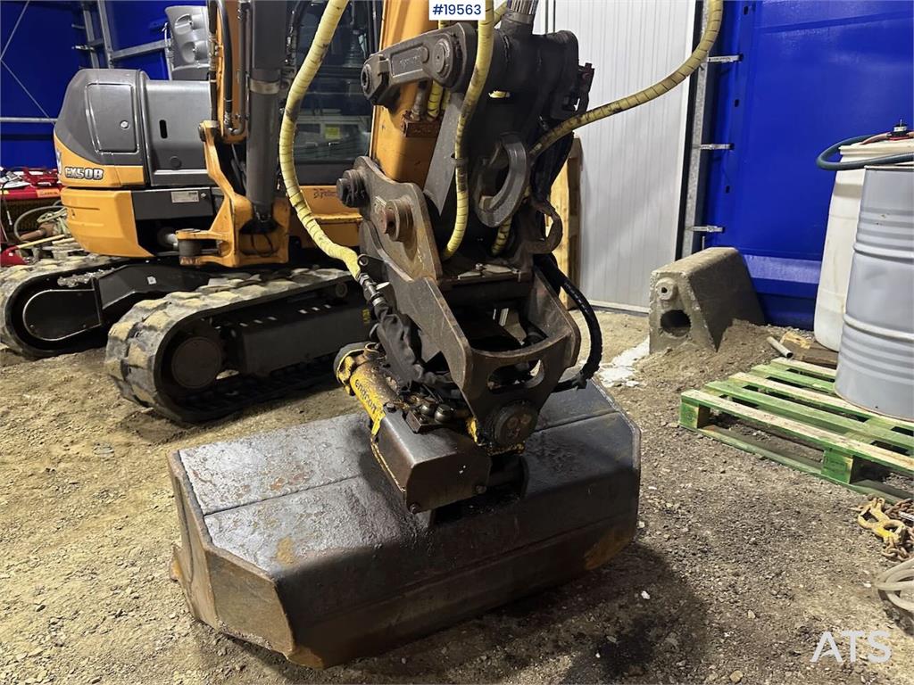 CASE CX50B excavator w/rototilt, hammer, grapple and 3