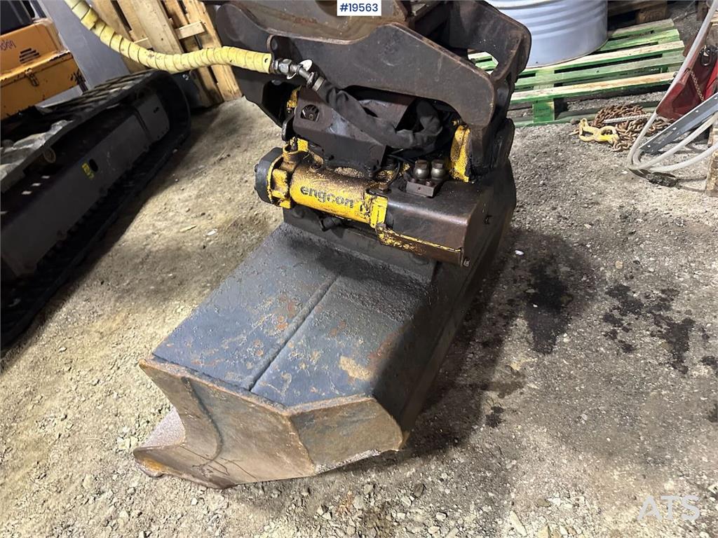 CASE CX50B excavator w/rototilt, hammer, grapple and 3