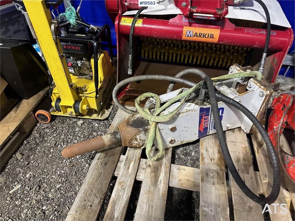 CASE CX50B excavator w/rototilt, hammer, grapple and 3