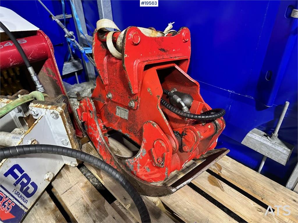 CASE CX50B excavator w/rototilt, hammer, grapple and 3